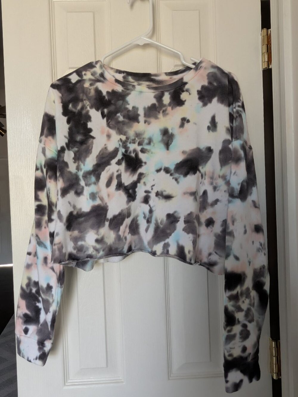 Colsie Tie-Dye Lounge Shorts Set | Top Medium, Bottoms Large - Picture 3 of 8